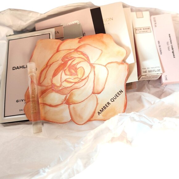 Neiman Marcus Embossed Leather Metallic Clutch with Perfum Samples NEW w/Tag - Picture 5 of 7